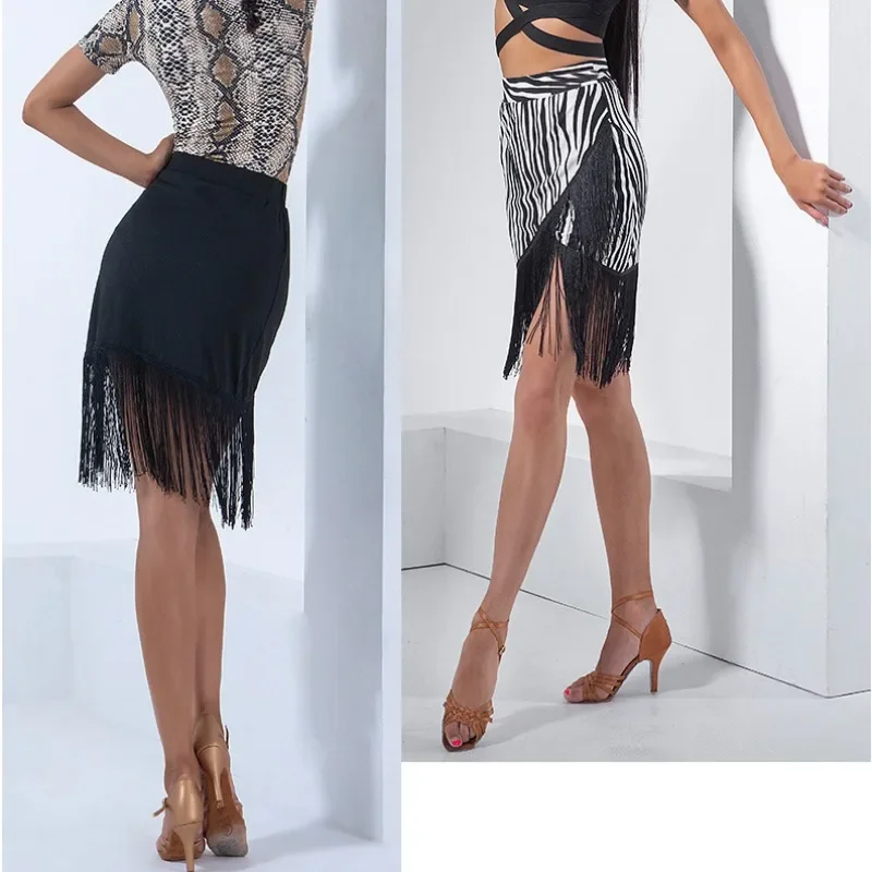 라틴 댄스 스커트 여성용 성인용 신상 크로스 헴 프린지 숏 스커트 불규칙한 밑단 연습복