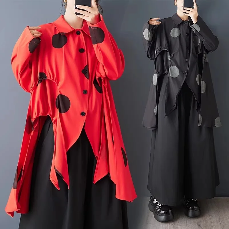 

Модный дизайнерский асимметричный топ: женская рубашка свободного кроя с нерегулярным принтом в горошек. Универсальный повседневный шикарный весенне-осенний w1910