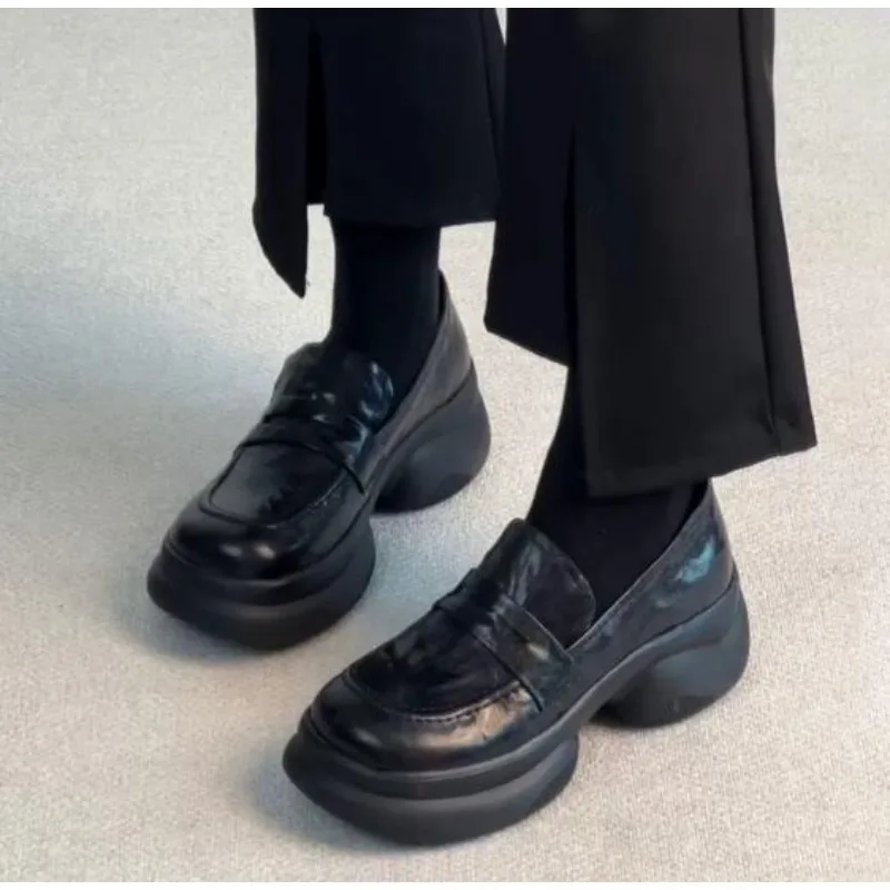 

Thick-soled Round-toe Commuter Small Leather Shoes for Women 2026 Spring and Autumn Retro Lefu Shoes Sporty Style Single Shoes