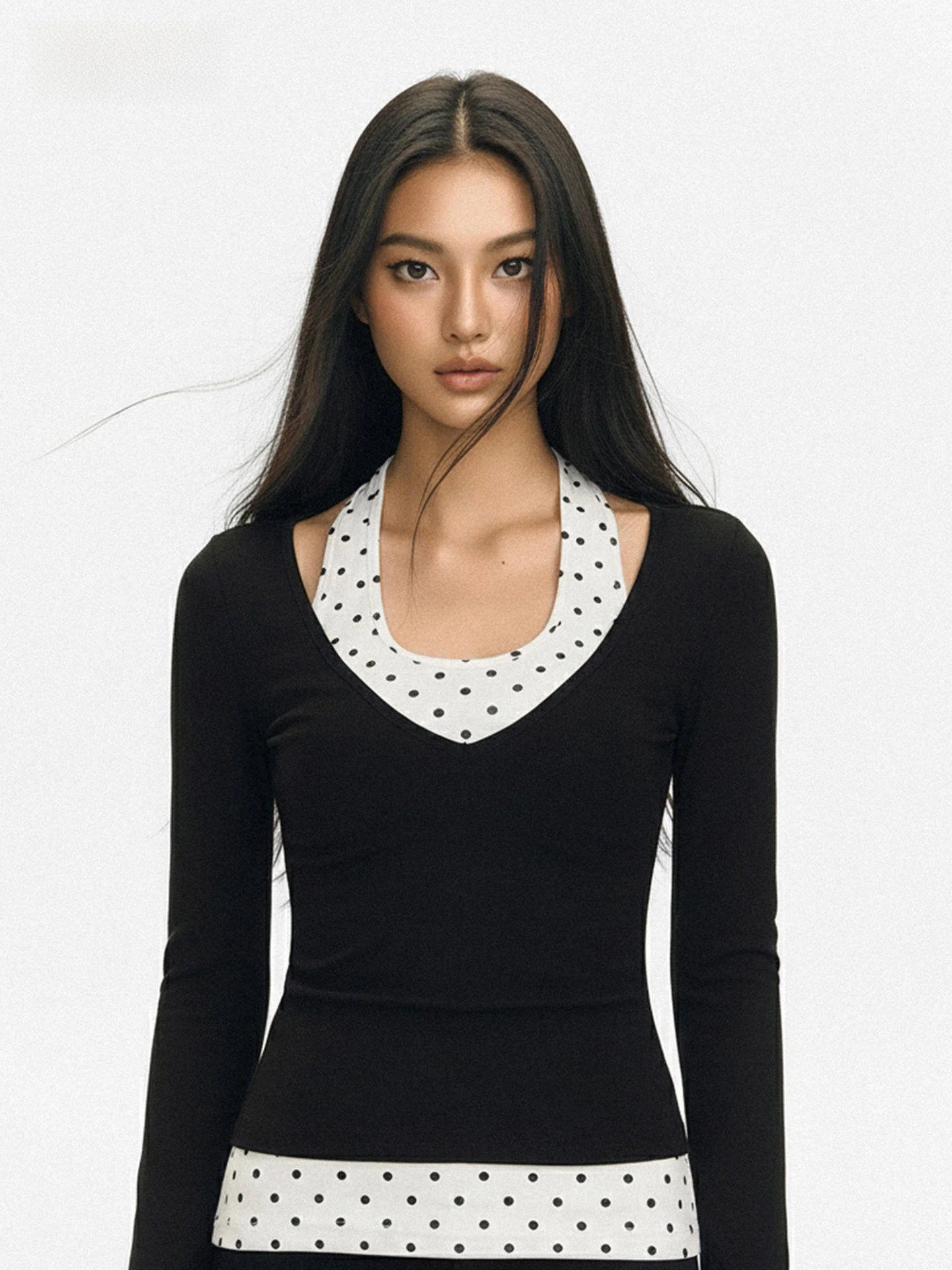 

WAEW Simple Color Blo Polka Dot Ne Hanging Strap V-ne T-irt Layered True Two-Piece Elastic Slim Long Sve Top