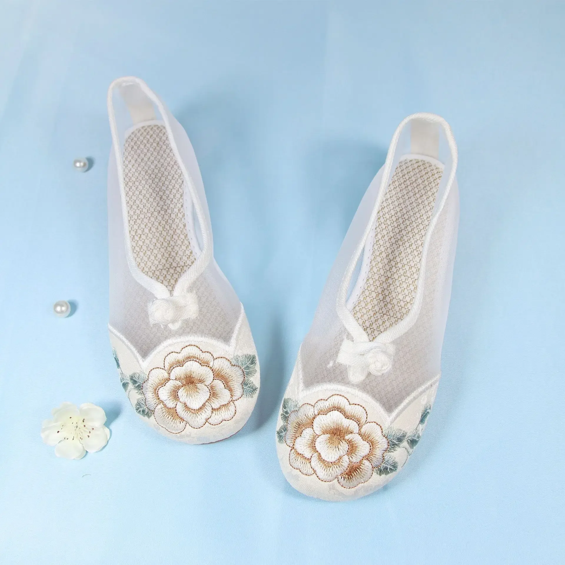 Novedad de verano, zapatos Hanfu de estilo antiguo transpirables de malla, zapatos de tela antiguos de Beijing de tacón bajo de malla bordada de estilo étnico