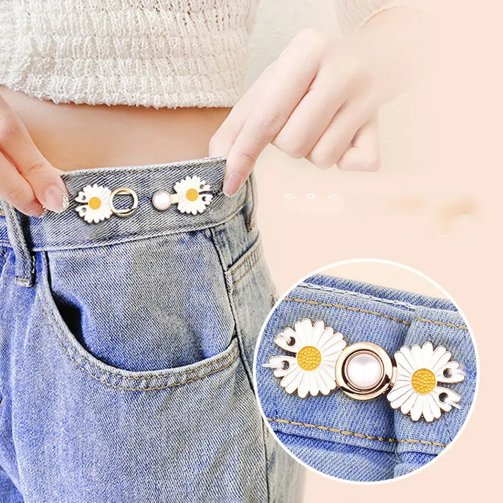 

Sweet Fashion Jewelry Cartoon Metal Geometry Women Brooch Anti-Exposure Brooch Jeans Accessories Tightening Waistband Pin