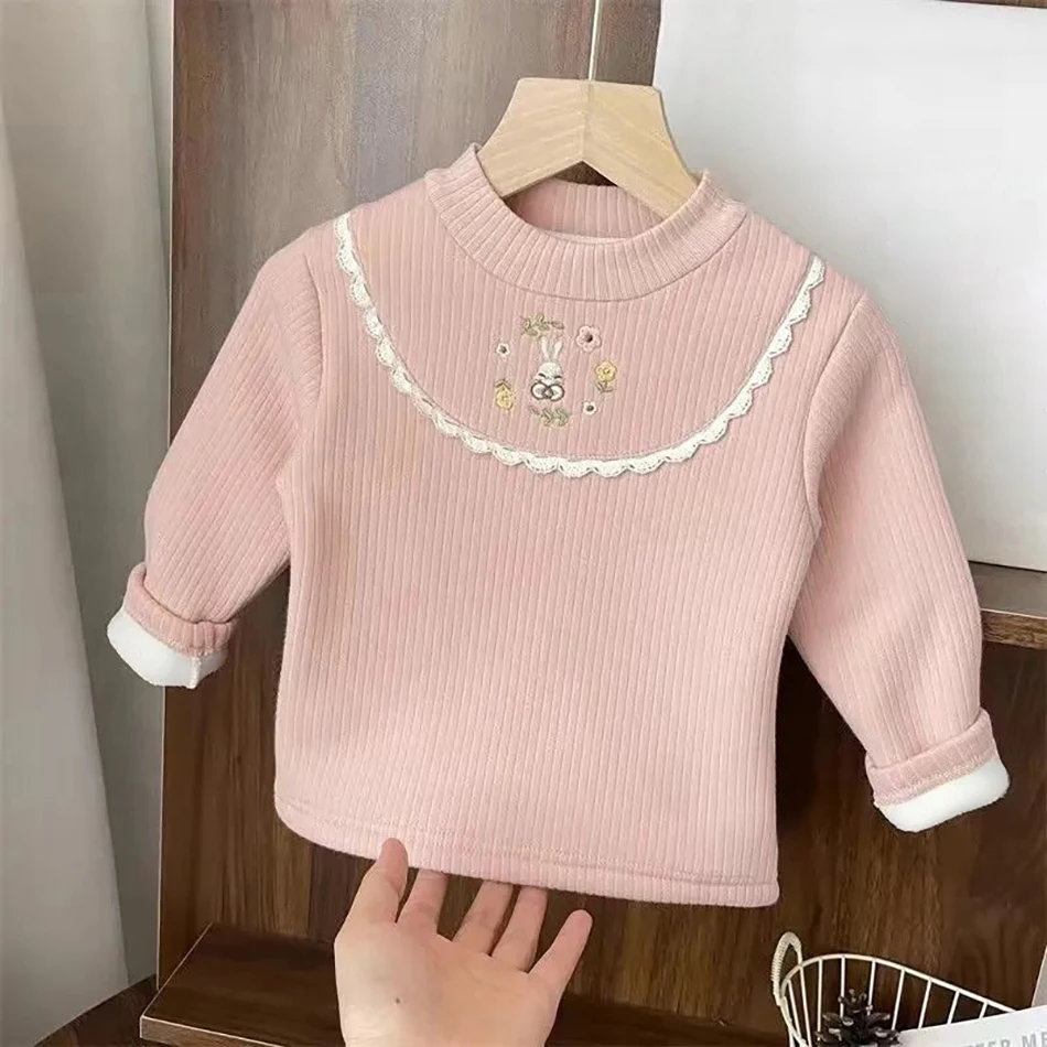 Dziecięce zimowe pluszowe półwysoki kołnierzyk top z dzianiny hafty dziewczęce modne ciepłe t-shirty z warstwą bazową dziewczęce codzienne t-shirty na co dzień