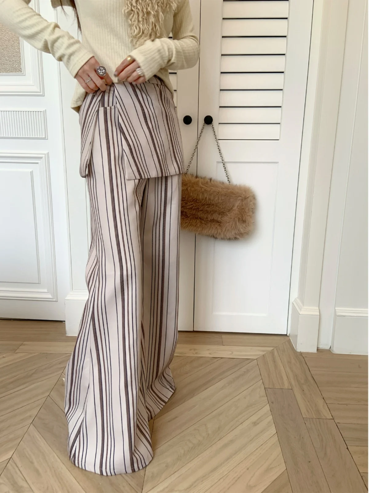 

Романтичные модные брюки для женщин с флисовой подкладкой, прямым кроем и расклешенными штанинами, создающие эффектный образ