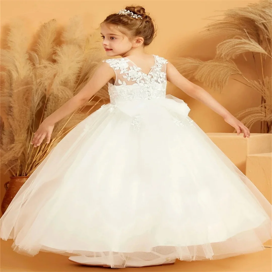 فستان زفاف مخصص لعيد الميلاد مع فيونكة بدون أكمام فستان فتاة الزهور البيضاء من التول مزين بالزهور لحفلات التواصل المقدس