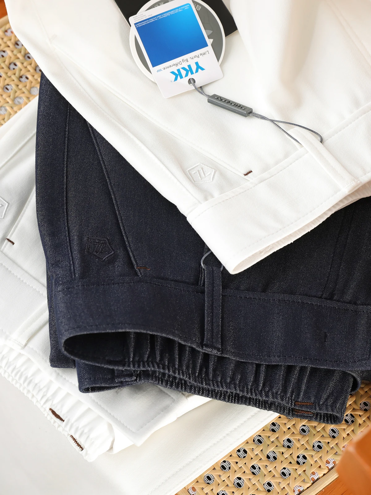 Luksusowe włoskie spodnie dżinsowe na wiosnę i lato, luźne, proste, z maską, przyjazne dla skóry, codzienne, idealne na zewnątrz.