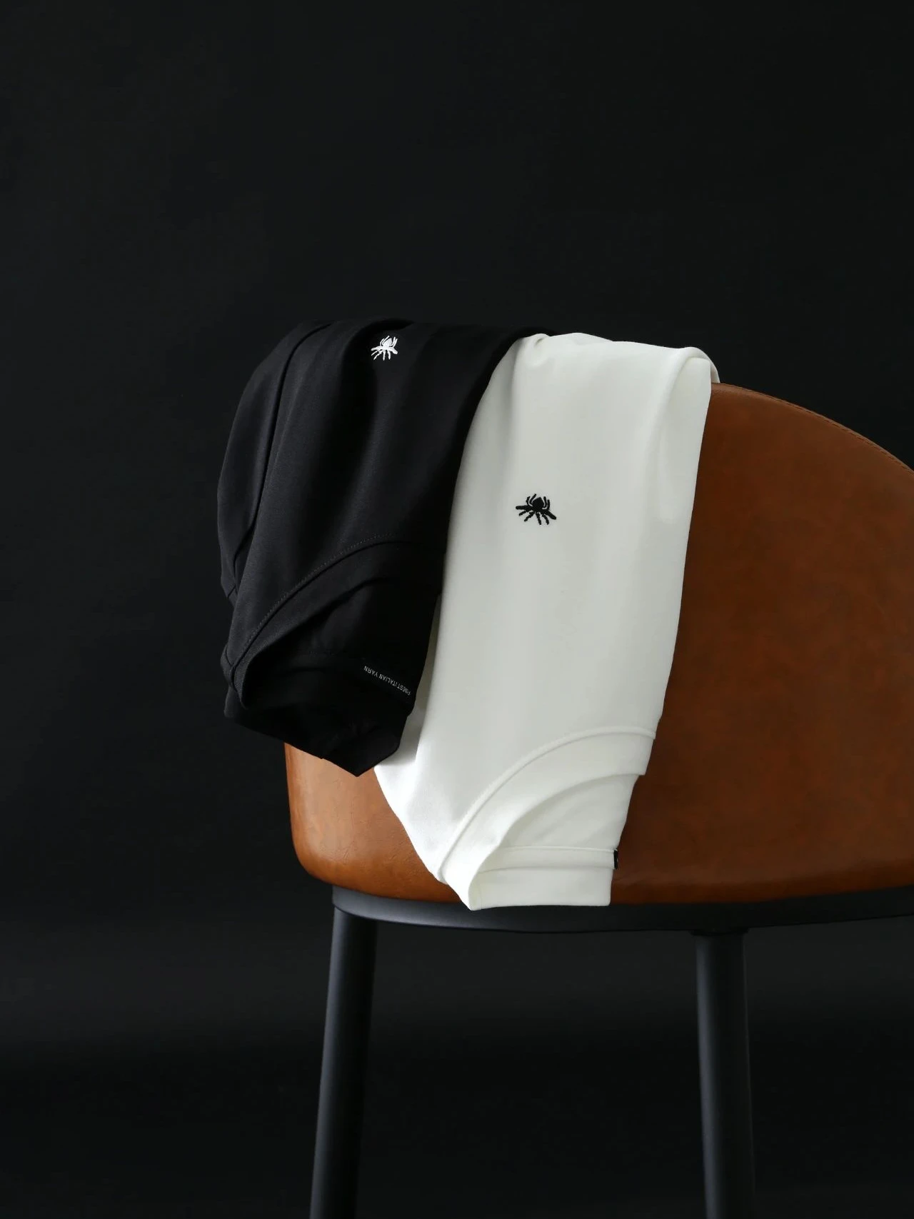 

Футболка с вышитым дизайном пчелы, длинными рукавами и круглым вырезом для мужчин, удобная, повседневная, модная, осенне-зимняя.