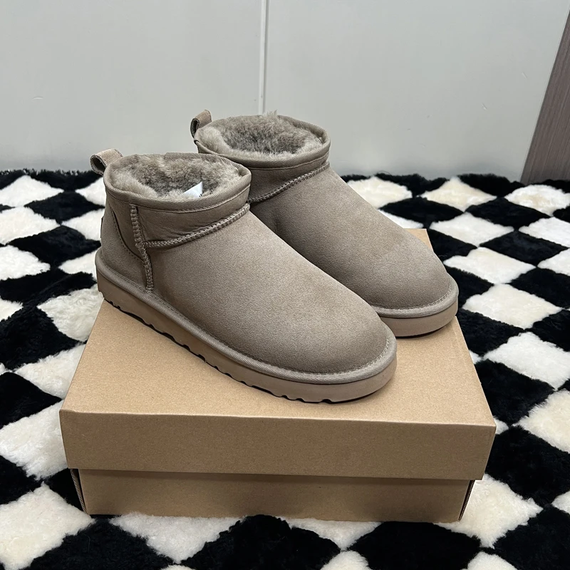 

Classic 2025 Fashionable Basic Lamb Skin Fur Integrated Snow Boots Size 35-42 Comfortable Warm Winter Footwear