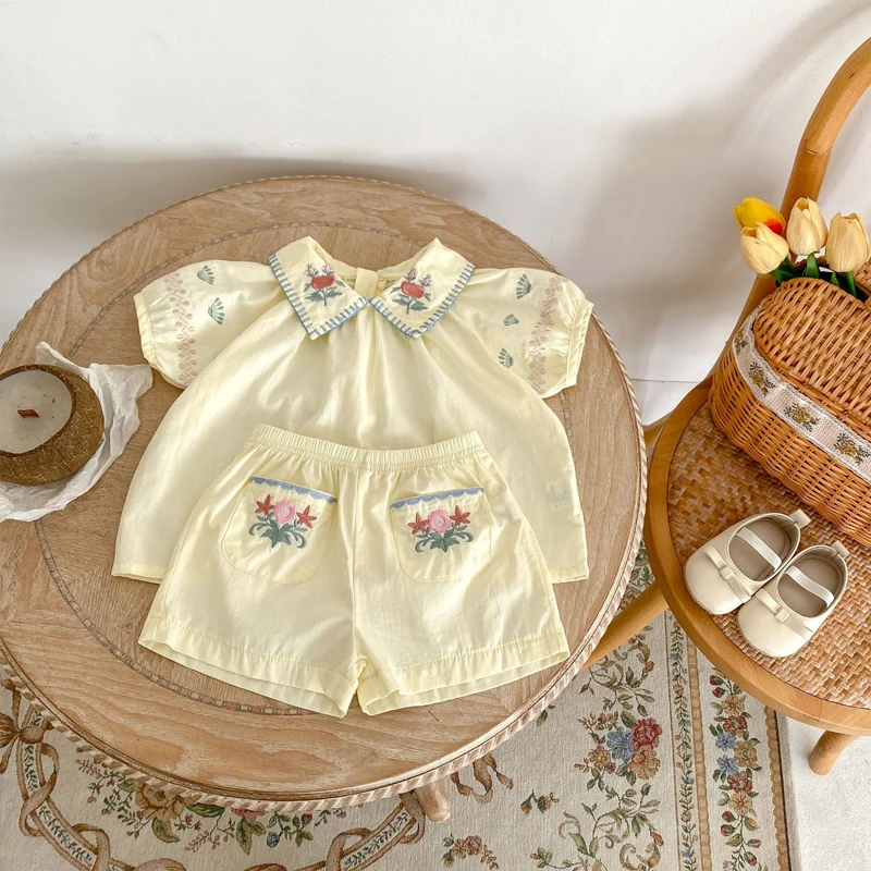 New summer baby clothing, set of 2 pieces for 0-3 year old girls with flower embroidered lapel short sleeved top and thin shorts