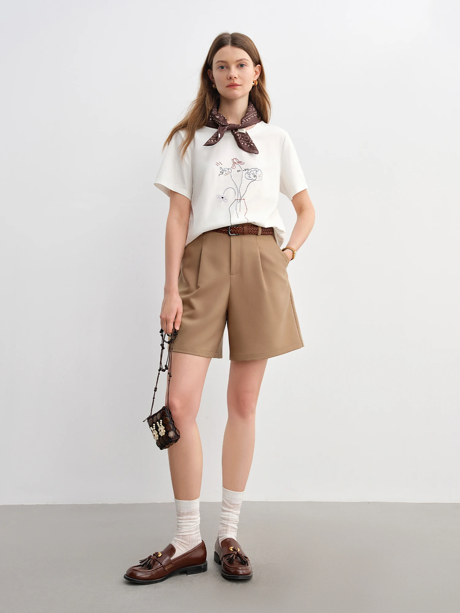 DUSHU ศิลปะปักดอกไม้เสื้อยืดคลาสสิกรอบคอ Slim แฟชั่นเสื้อลําลองสําหรับผู้หญิง 25DS82857