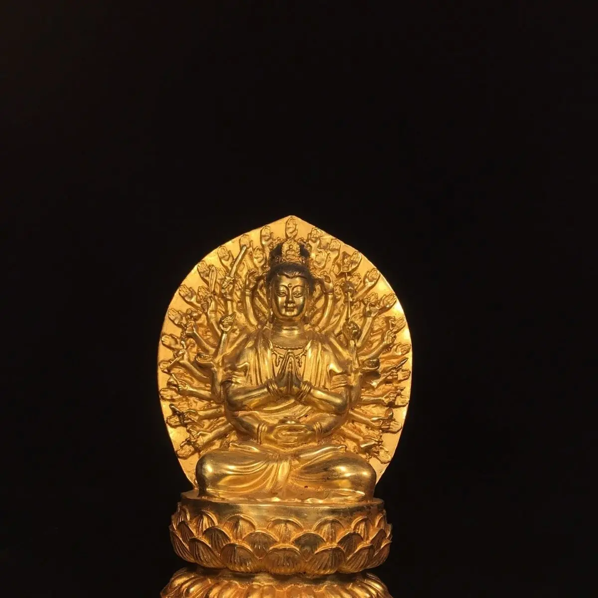 Thousand-hand guanyin bodhisattva goddess buddha Ornament Decoration Tea Pet Figurines Desk Decor Accessories