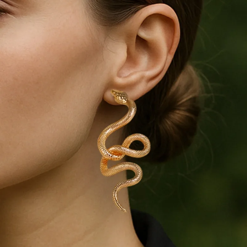 Übertriebene Persönlichkeit Tier gebogene schlangenförmige Anhänger Ohrringe für Frauen, Avantgarde und trendige Party Schmuck Zubehör