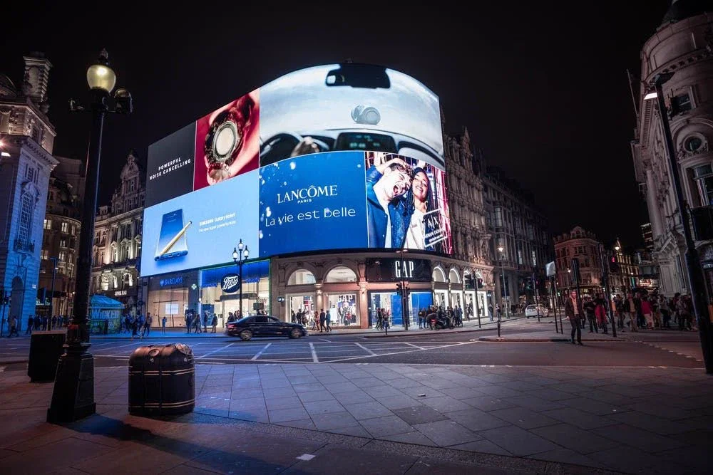 Custom Waterproof & LED DisplayOutdoor P10 Full Color 4X8 Ft Electronic Advertising Led Signs Led Business Board On Street Pole