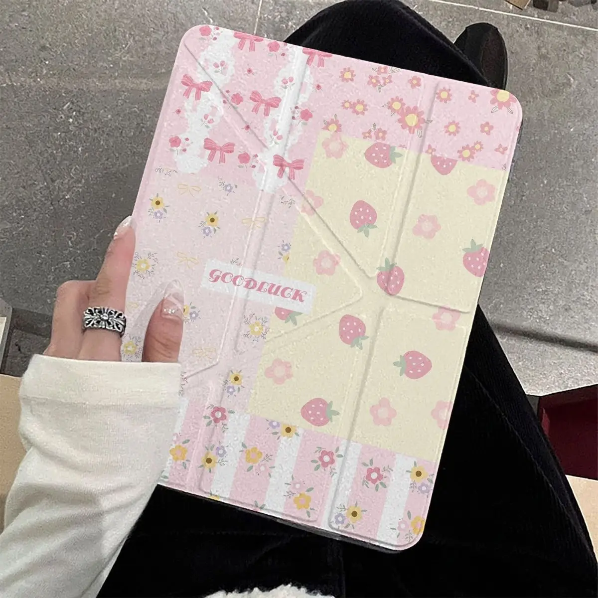 Strawberry Splicing iPad Case For iPad Pro 11 13in 2025 iPad Pro 12.9in Air7 10th 11th M4 M5 Y-Shaped Folding Protective Cover