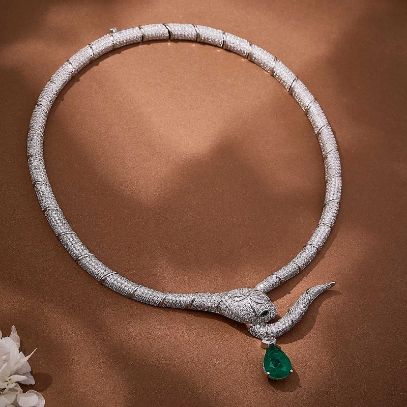 Europe America Designer Style Necklace Women Lady Inlay Cubic Zircon Synthetic Drop Shape Emerald Snake Snakelike Choker
