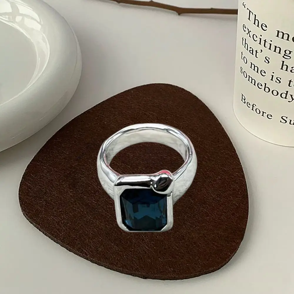 2026 Spain Beautiful socialite style blue rectangular zircon ring jewelry accessories date gift
