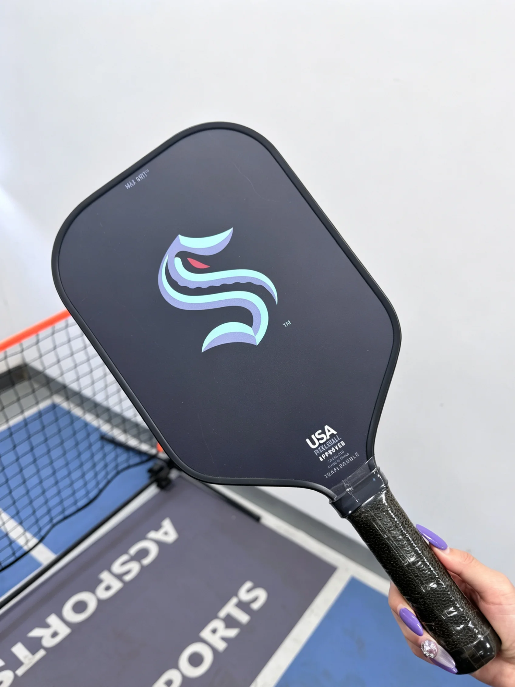 

2026 Custom Sea Monster Graphic Outdoor Pickleball Paddle Cold Press Fiberglass Max Grit Surface PP Honeycomb Core Pro Picklebal