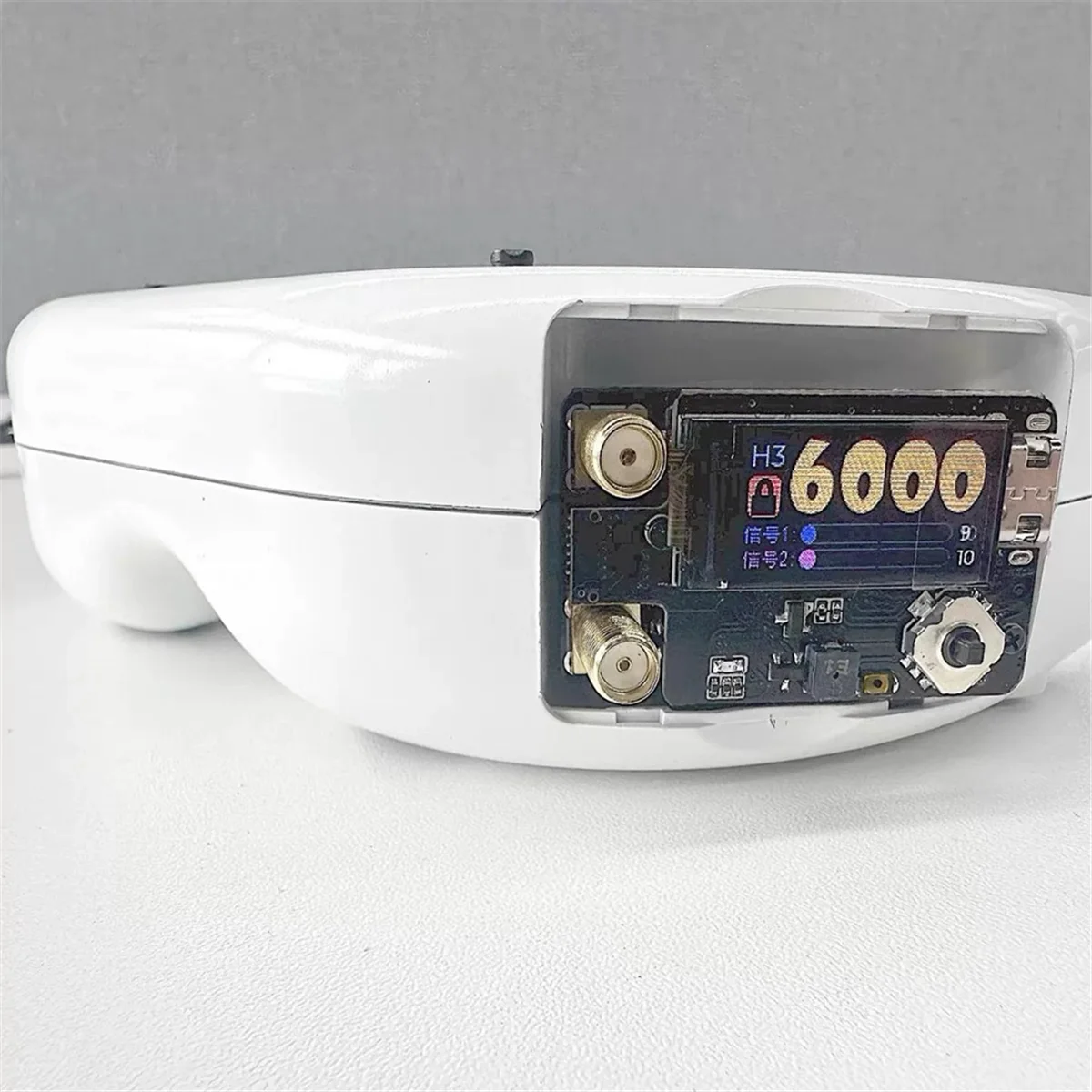 

4.9G 5.8G 6.1G PLUS Receiver Module Dual Antenna Receiver for SKYZONE/Fatshark/DJI V1 V2 FPV Goggles Rich