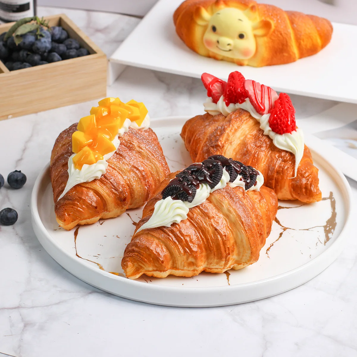 

Artificial Large Cream Filled Croissant Bread Model Simulation Fake Bread PU Home Decoration Photography Prop Window Display