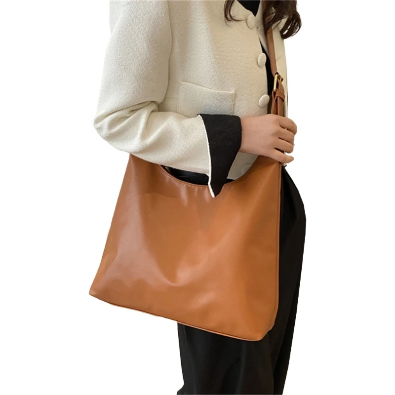 Black Shoulder Bag for Fashionable Women Functional and Stylish Handbag for Everyday Use