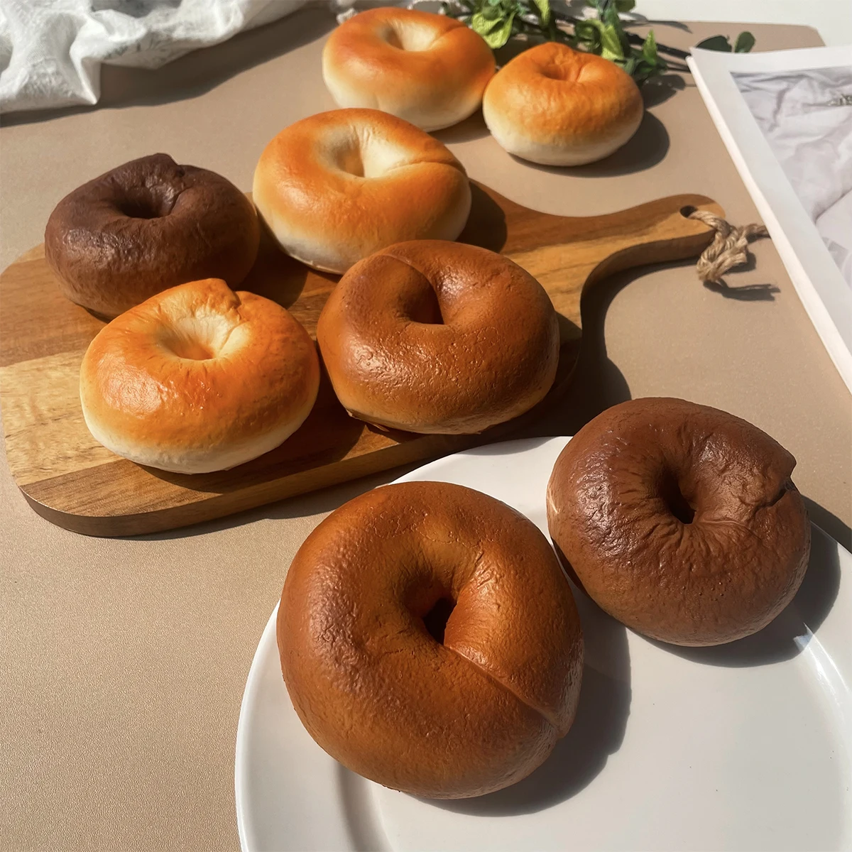 

Искусственный багель 10 см, 3 шт. в упаковке, имитация еды, модель для фотосъемки, реквизит для домашней кухни, декор для пекарни, украшение
