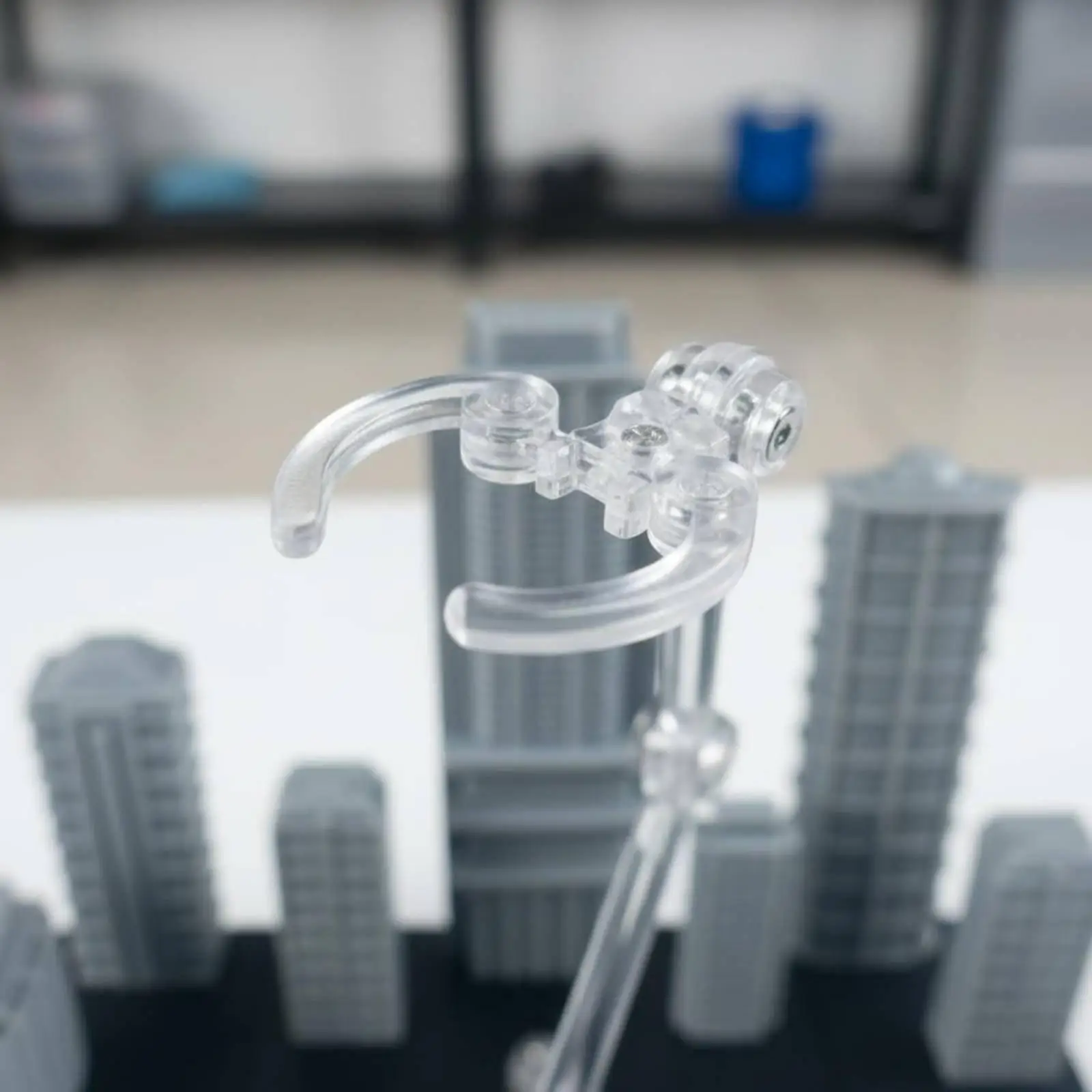 Support d'affichage articulé pour figurines robotiques, compatible avec les dioramas de bataille et les modèles de robots, pour une pose dynamique et une compatibilité polyvalente.