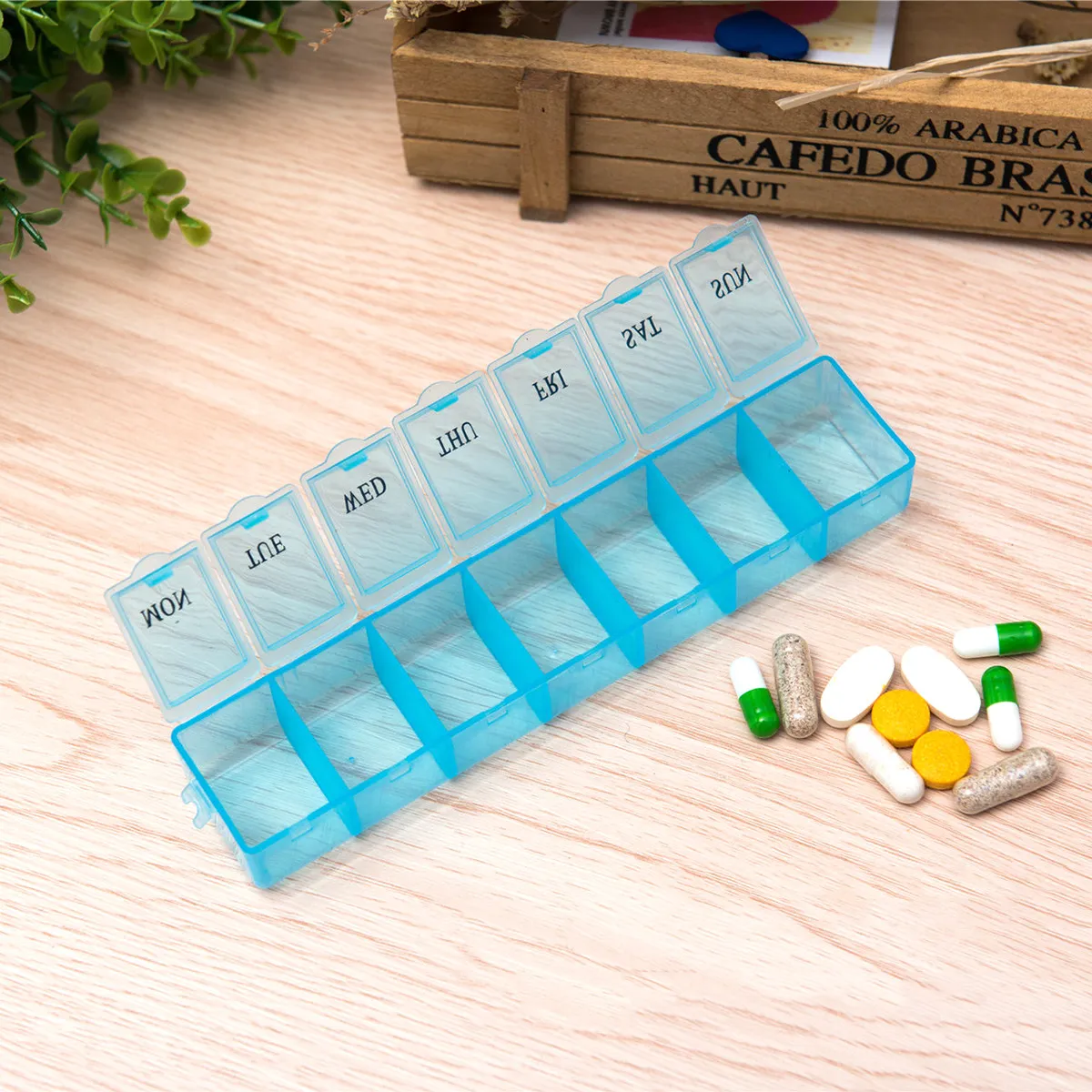 

Weekly Pill Organizer Portable Waterproof Plastic Medicine Dispenser with 7 Compartment Translucent Storage for Travel Home