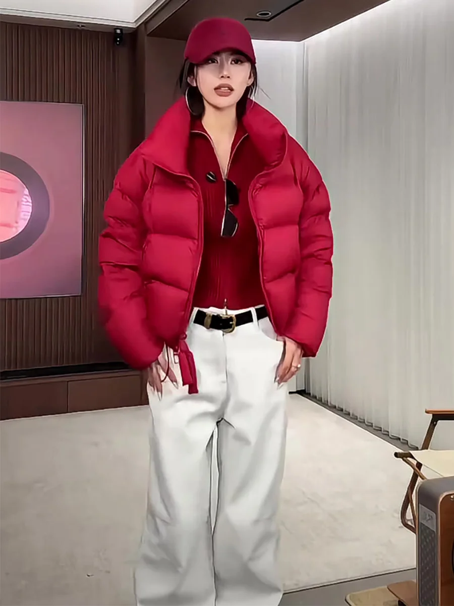 

Модная красная короткая куртка-пуховик с воротником-стойкой для женщин, новая зимняя модель, универсальная теплая верхняя одежда с наполнителем из 90% белого утиного пуха