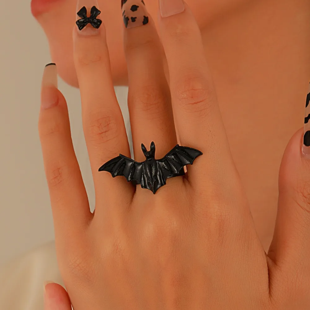 

Edgy Alloy Gothic Bat Ring Dark Fashion Shiny Rhinestone Spider Web Heart Ring Adjustable Punk Halloween Opening Ring Gift