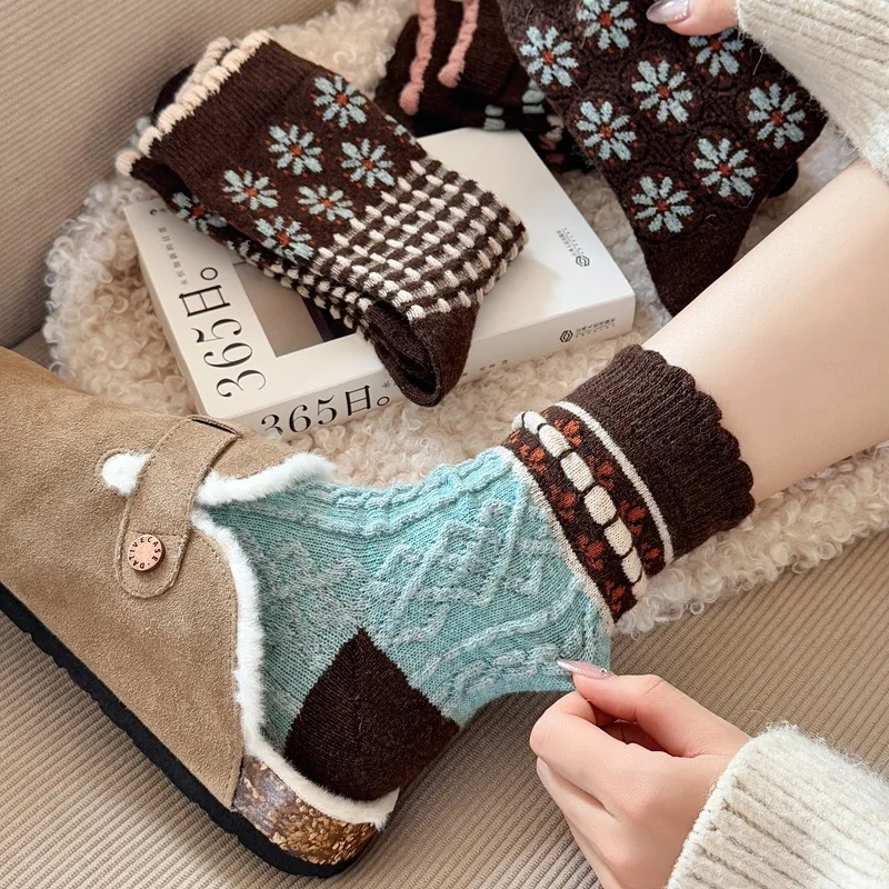 4 Pairs Women's Socks Set Warm Autumn And Winter Velvet Socks Retro Flower Pile Socks Sweet Lace Japanese College Socks Fashion