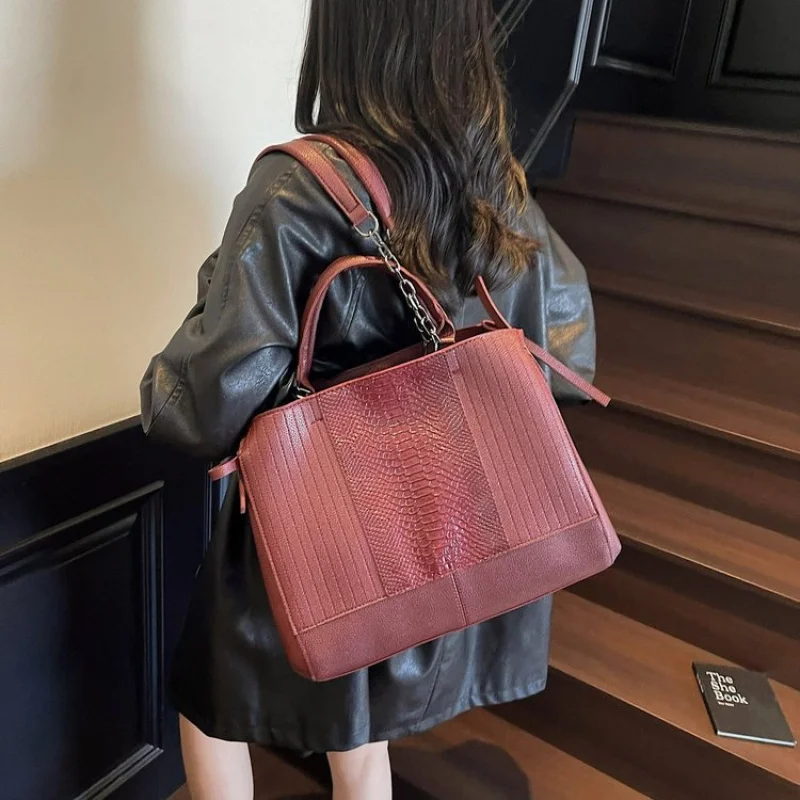 حقيبة يد جلدية أنيقة للنساء محفظة صغيرة على الطراز العتيق للنزهات غير الرسمية نداء نجم عصري