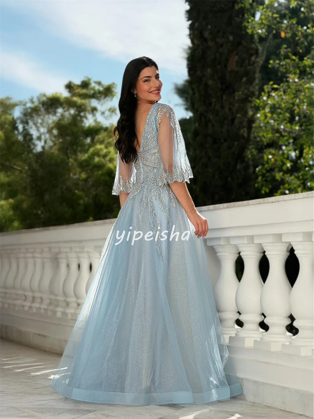 فساتين طويلة مخصصة على الطراز الحديث أنيقة مكشكشة مطرزة على شكل حرف a ورقبة على شكل حرف V فساتين مناسبة مخصصة مقاسات متاحة بجودة عالية