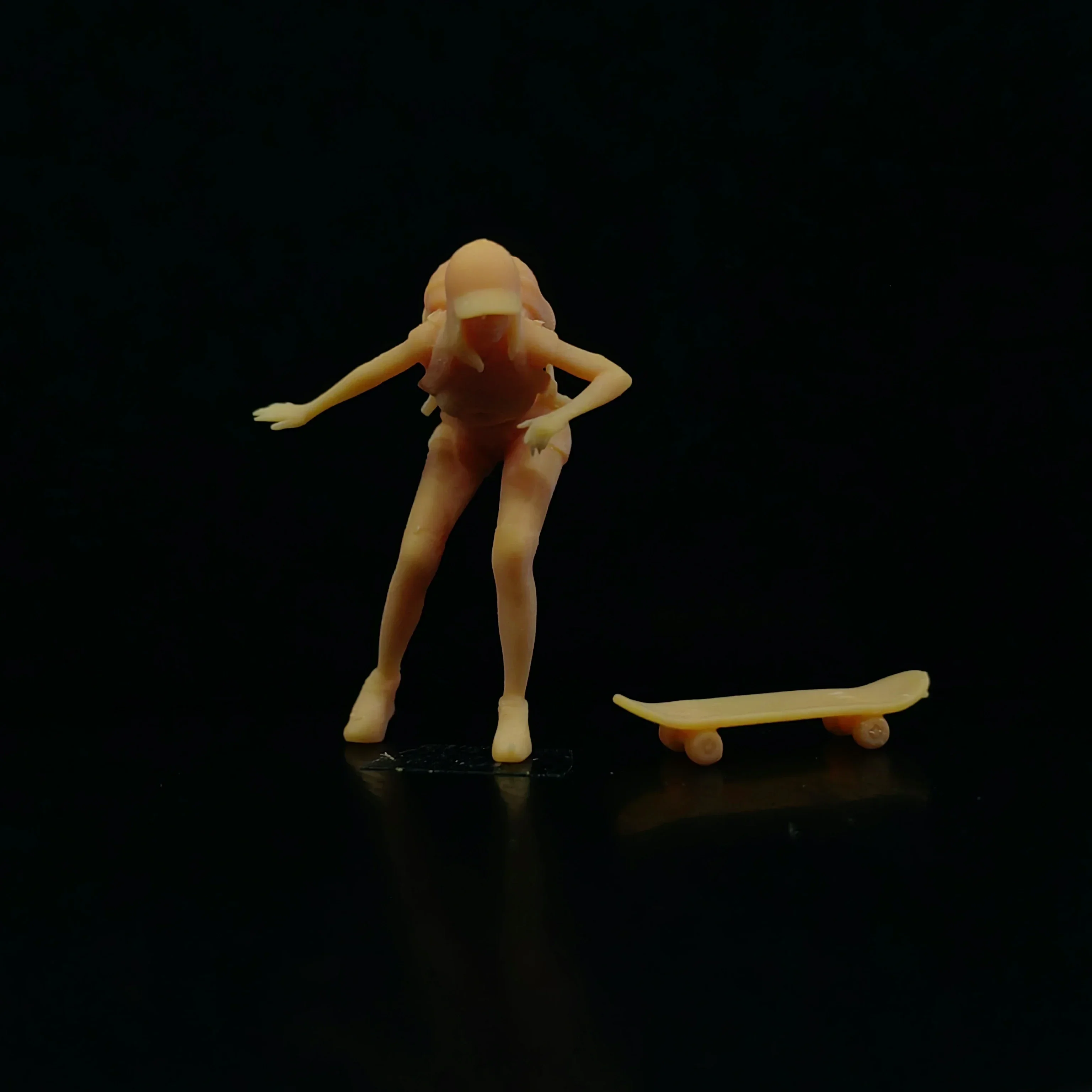 

1/64 1/43 Scale Model Resin Skateboarding Girl Uncolored Miniature Diorama Hand-painted T422