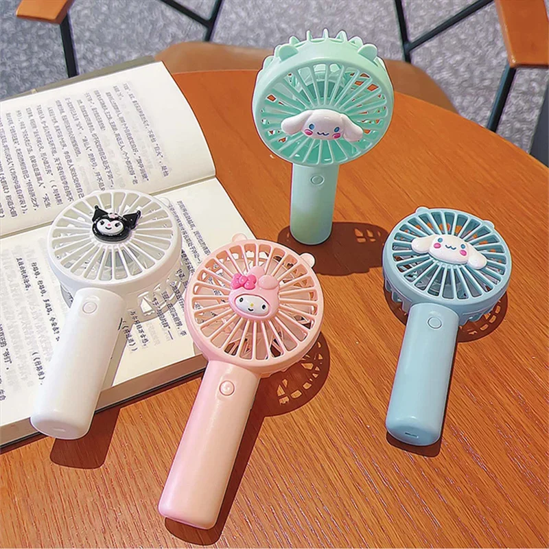 

Sanrio Kuromi Cartoon Kids Fan Student Portable Mini Electric Fan Cinnamoroll Rechargeable Couple Handheld Small Fan Girl Gift