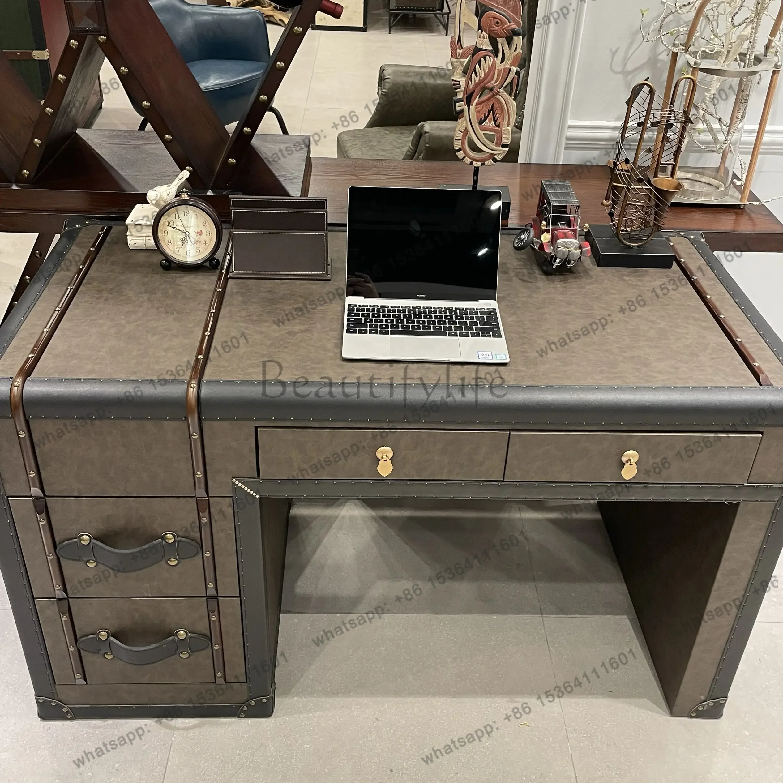 

D33American Vintage Medieval President Desk/Desk American