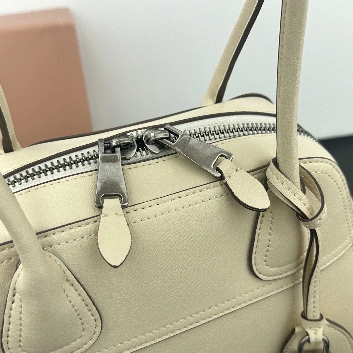 Vintage Off White Smooth Leather Boston Bag Ladies Top Handle Handbag