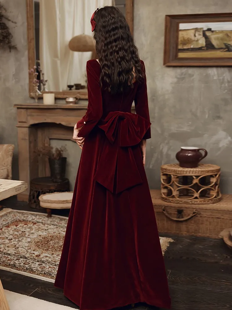 

Wine red velvet toasting dress for brides new long-sleeved wedding return and exit banquet engagement
