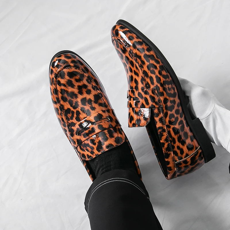 Zapatos de cuero de lujo para hombre, mocasines de leopardo a la moda, cómodos zapatos informales sin cordones para fiesta de negocios, mocasines de talla grande 38-46