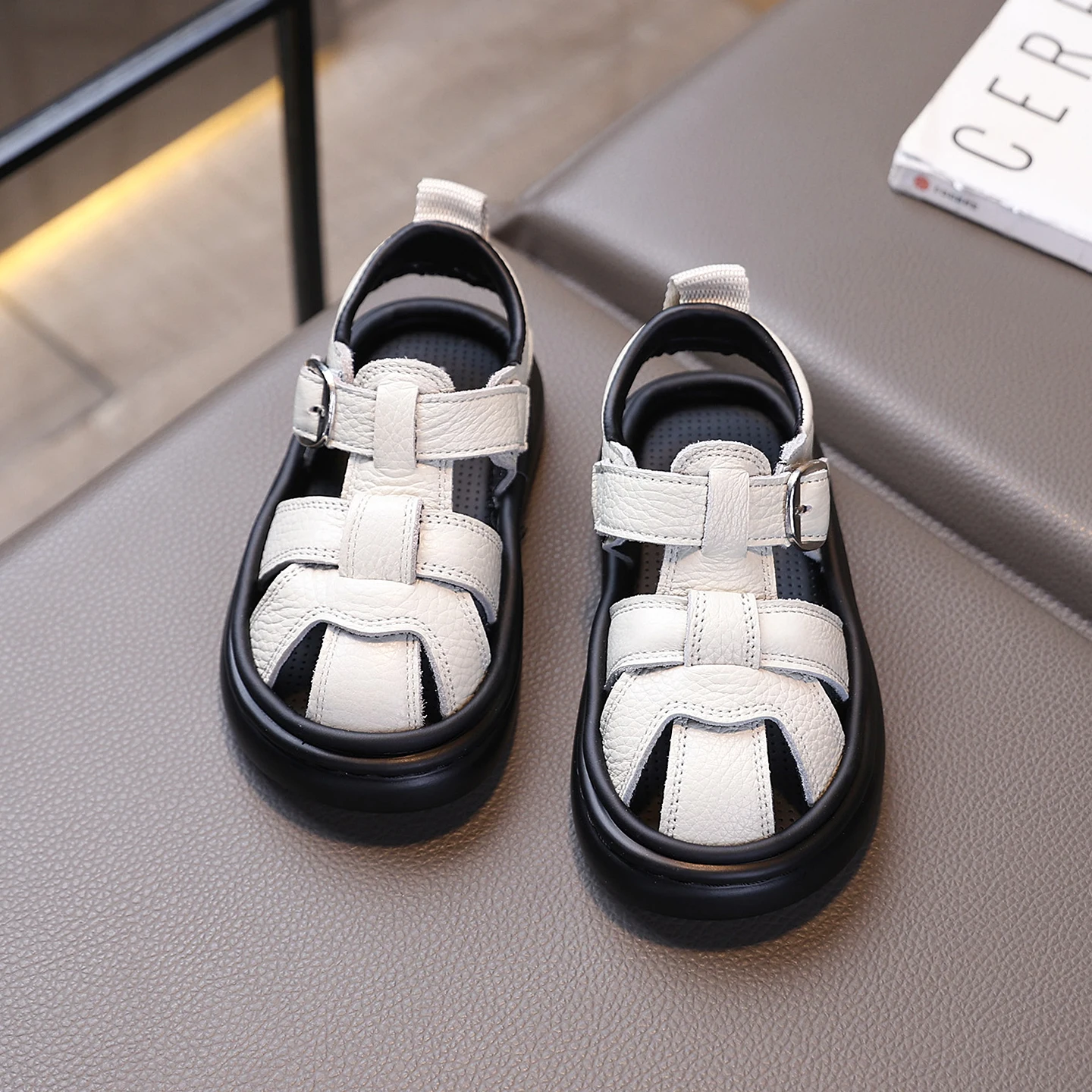 Unisex Jungen Mädchen Chunky Leder Käfig-Sandalen 2026 Neue Sommer Kleinkind Barfuß Strandschuhe Retro Vielseitige Schul-Römerschuhe – Detail 6