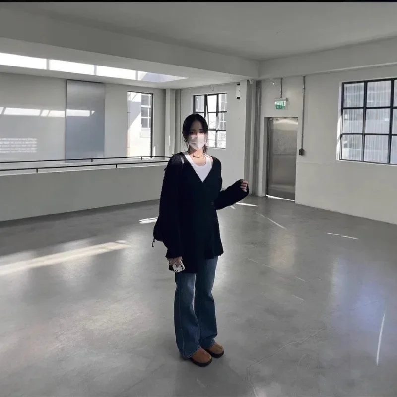 เสื้อคาร์ดิแกนไหมพรมถักนุ่มหนา สไตล์ลำลอง แฟชั่นฤดูใบไม้ร่วง-ฤดูหนาว สำหรับผู้ชาย ทรงหลวม สีดำ คอวี ลดราคาพิเศษช่วงนี้