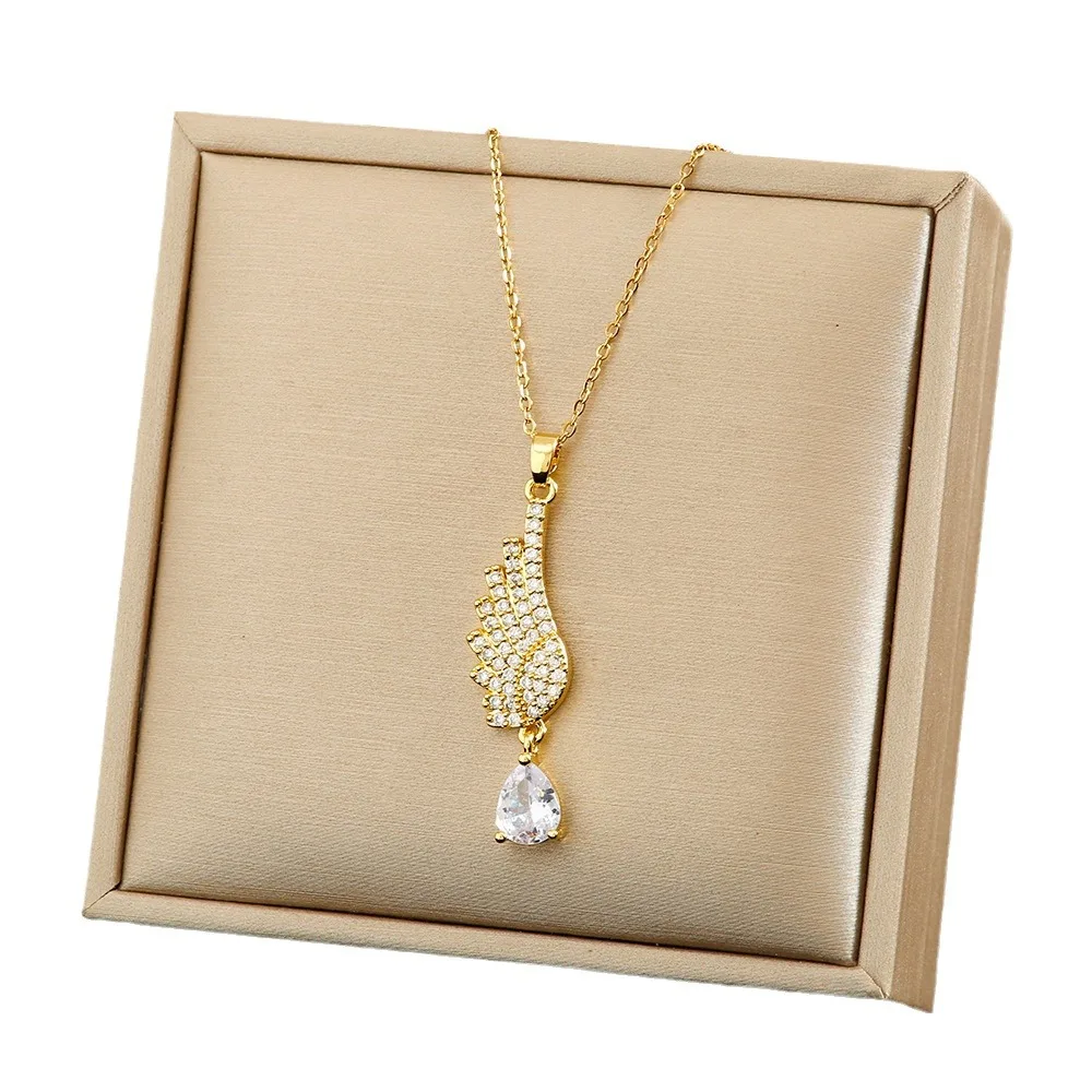 Naszyjnik z zawieszką Anielskie Skrzydła, lekki luksus, unikatowy, wszechstronny, ekskluzywny, łańcuszek na obojczyk