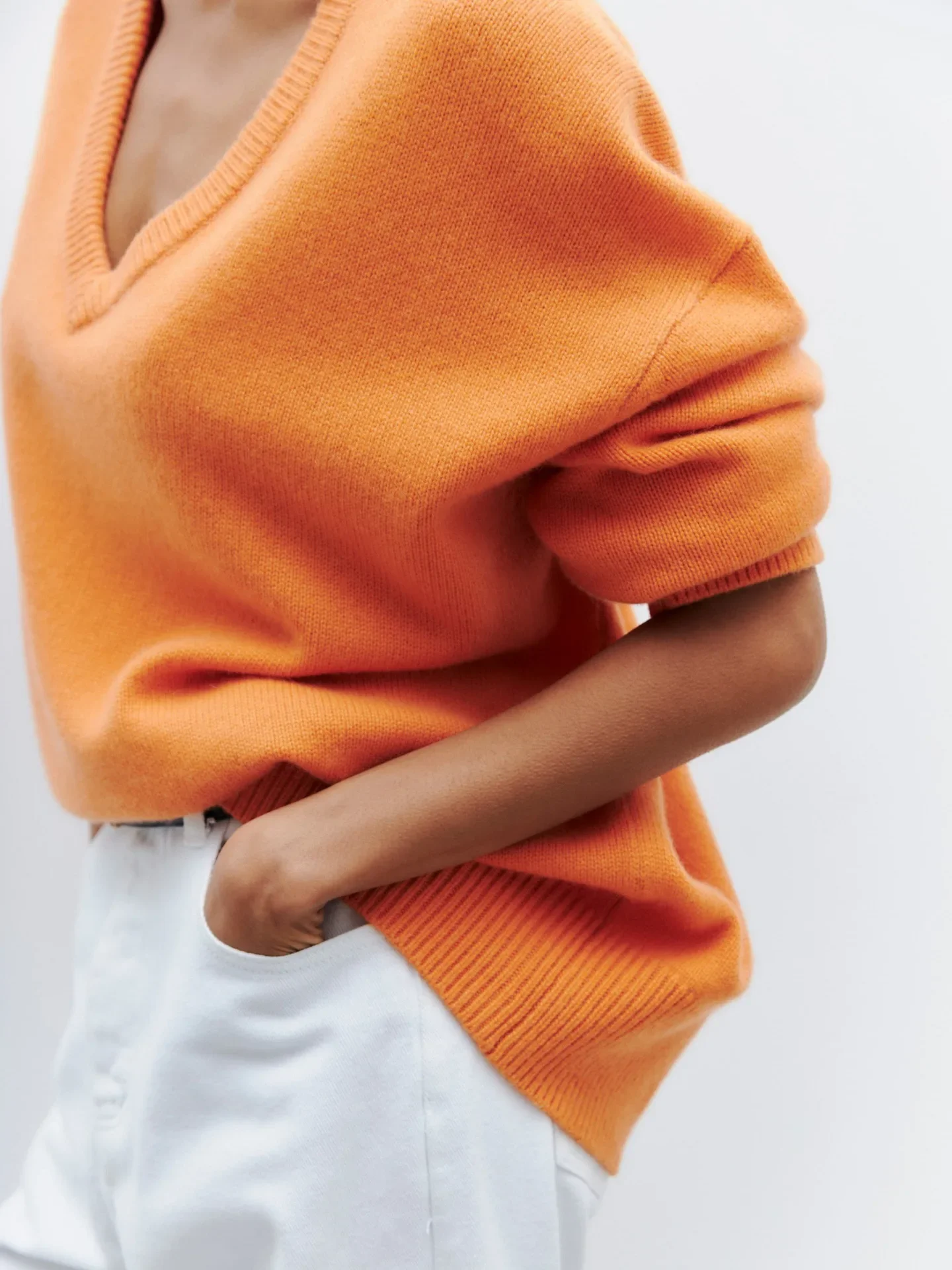 2023 Autumn Women\'s Knitted Sweaters Oversize Orange V-neck Pullovers Basic All-match Soft Thick Knit Top with Sleeves Jumper