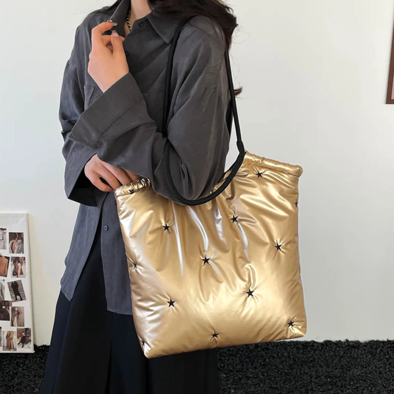 

Сумка-тоут Tiptoegirls из металлизированной золотой ткани с декором в виде звезд, легкая стеганая сумка через плечо для повседневного использования, стильная сумка-шоппер