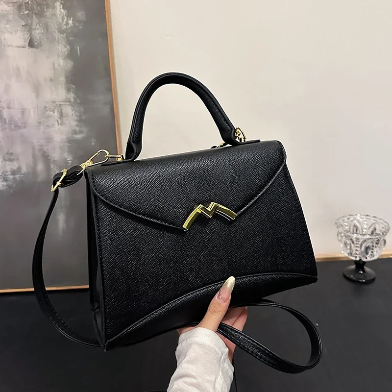 

Luxury Leather Chain Strap Shoulder bag Classic And Trendy Women's Handbag Outdoor Casual Women's Crossbody Bag