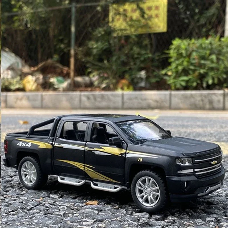 1:32 Chevrolet Silverado Pickup Alloy Car Model Diecast Metal Toy Vehicles Car Model Simulation Sound Light Collection Kids Gift