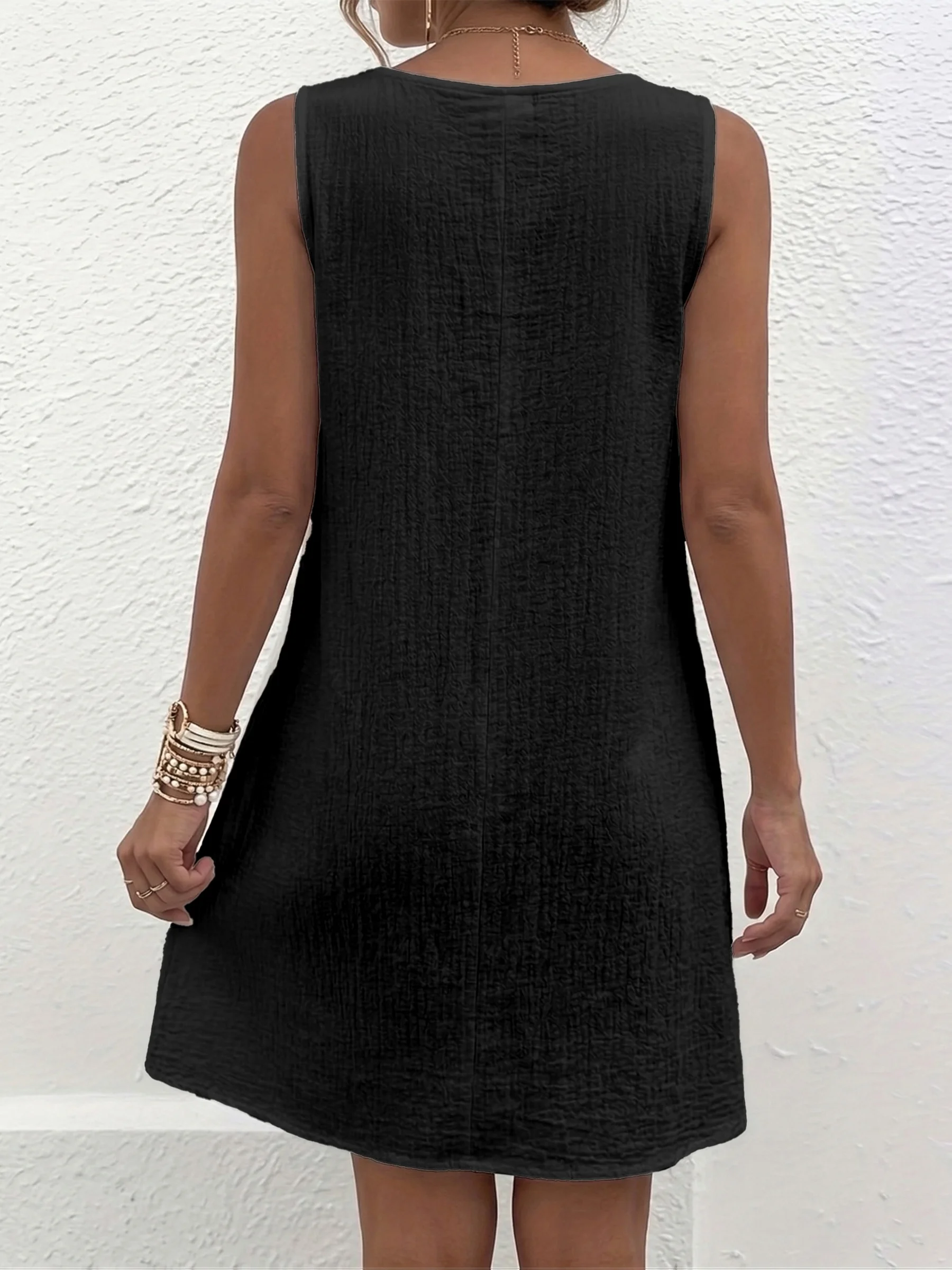 Ärmelloses Freizeitkleid in Übergröße mit Knopfdetails für mühelosen Stil und Komfort – Detail 2