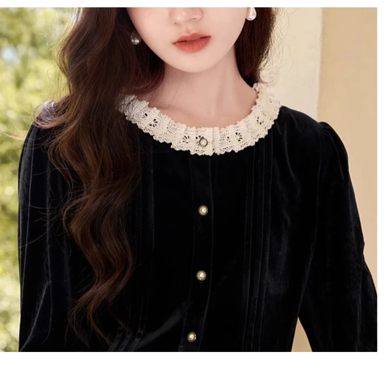 Camicetta da donna in raso di seta di gelso naturale con colletto in pizzo e maniche lunghe. Abbigliamento da donna elegante e lussuoso Comodo