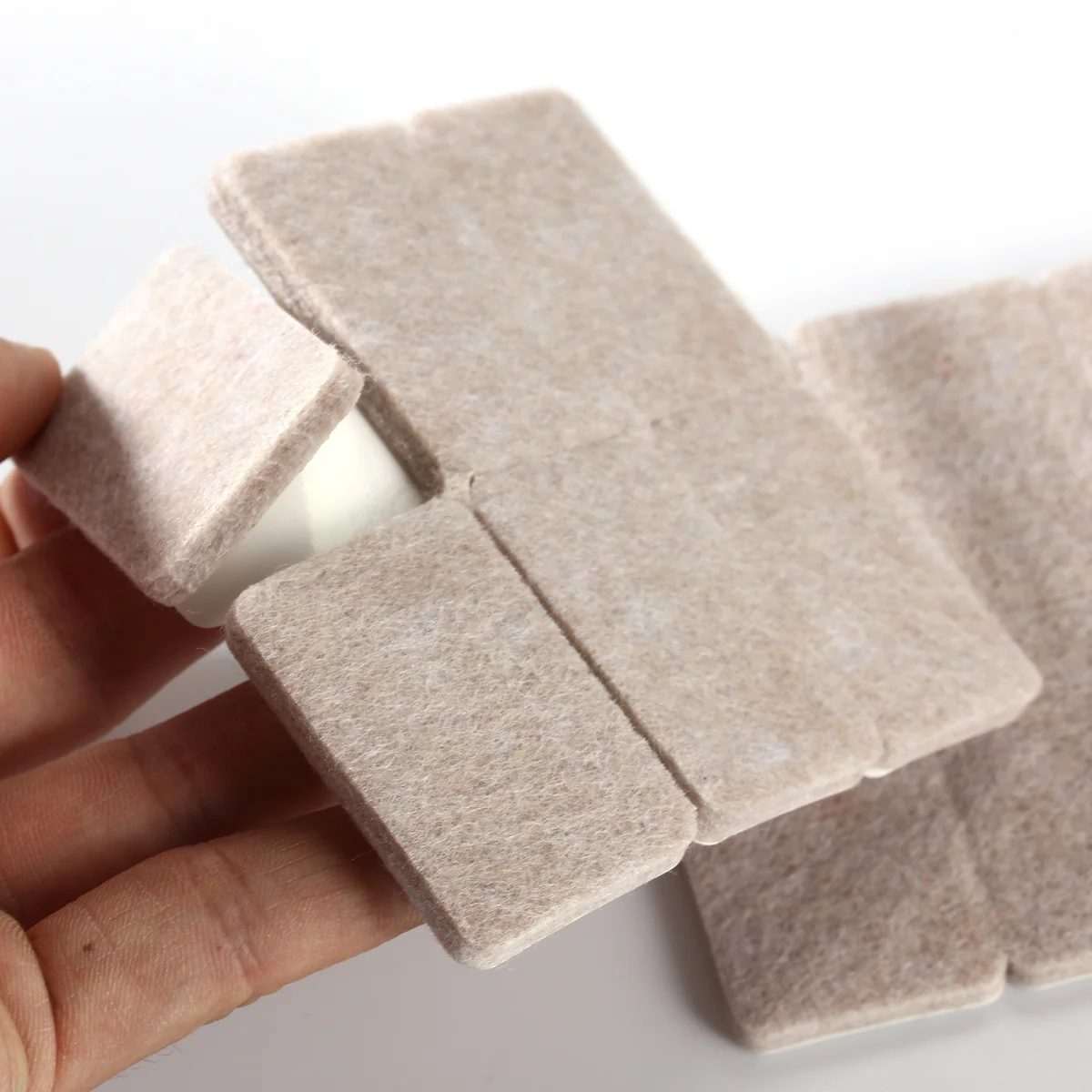 12 pezzi di feltrini resistenti per pavimenti, per mobili da tavolo, sedie, proteggono piastrelle in legno duro, linoleum dai graffi