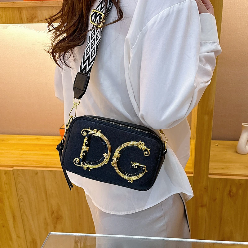 

Модная женская сумка из мягкого нейлона с верхней ручкой и кисточками идеально подходит для повседневных прогулок, обедов и поездок на покупки