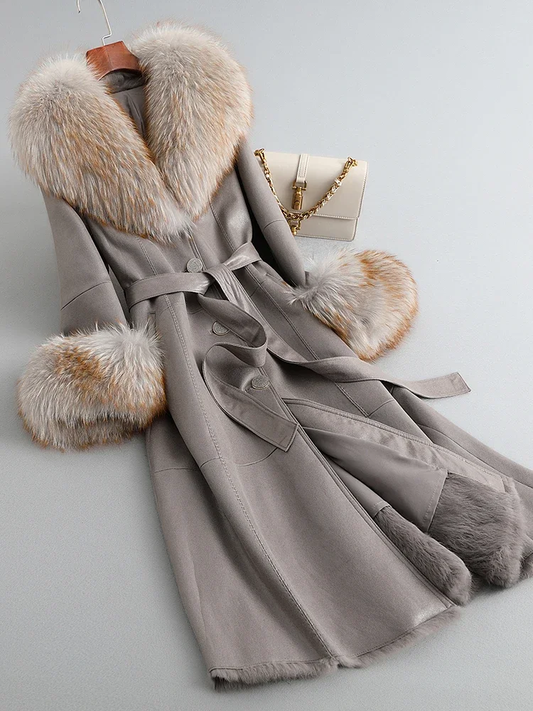 سترة جديدة متوسطة إلى طويلة من فراء الراكون وبطانة داخلية من فراء الأرانب للنساء
